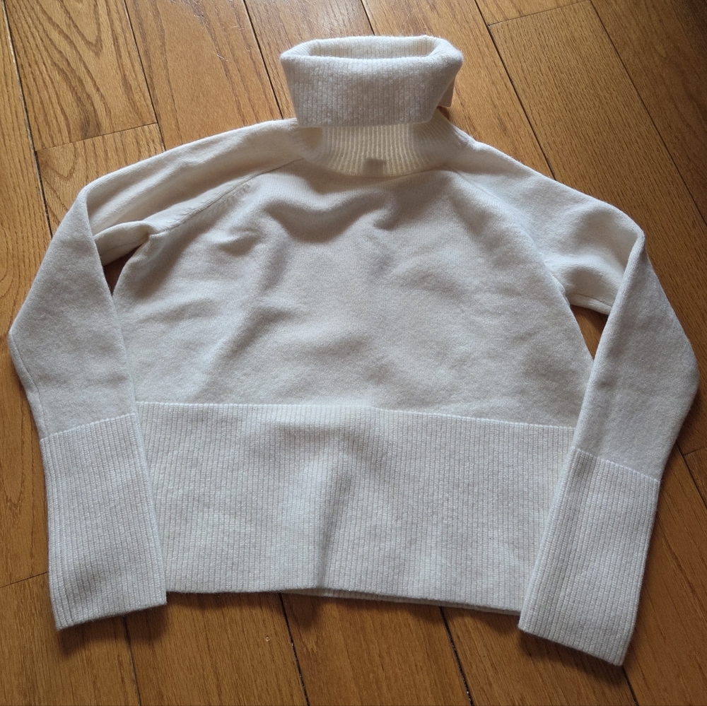 Athleta Cream Turtleneck Pullover Sweater